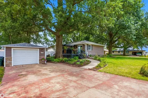 519 S 2nd Avenue Danville IA 52623