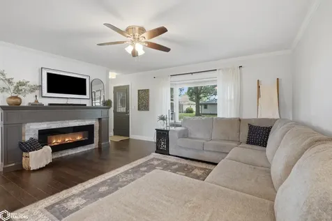 519 S 2nd Avenue Danville IA 52623
