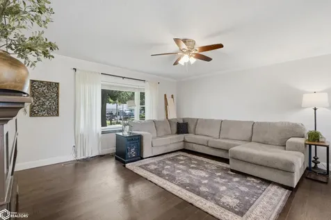 519 S 2nd Avenue Danville IA 52623