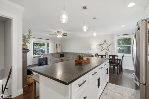 519 S 2nd Avenue Danville IA 52623