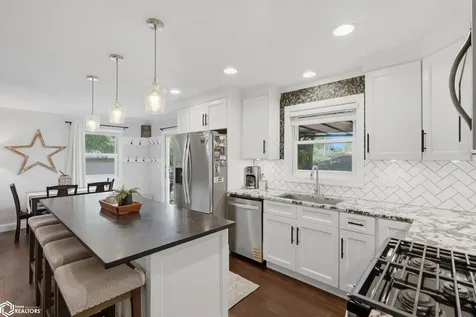 519 S 2nd Avenue Danville IA 52623
