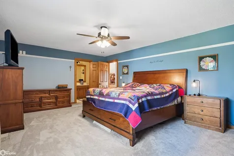 2023 Edgebrook Drive Marshalltown IA 50158