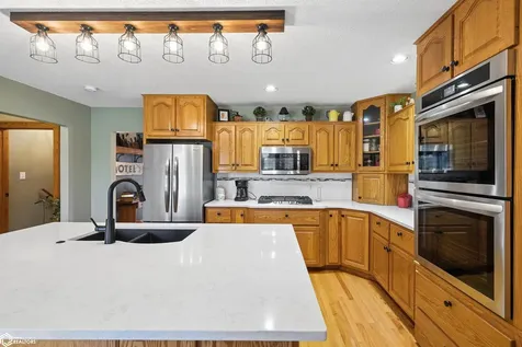 2023 Edgebrook Drive Marshalltown IA 50158