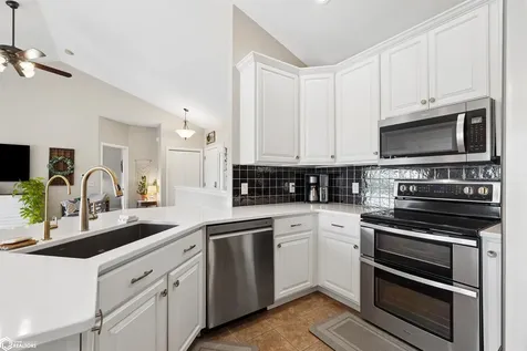 304 E Oak Circle New Sharon IA 50207