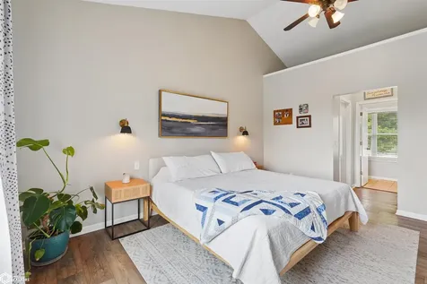 304 E Oak Circle New Sharon IA 50207