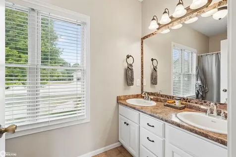 304 E Oak Circle New Sharon IA 50207