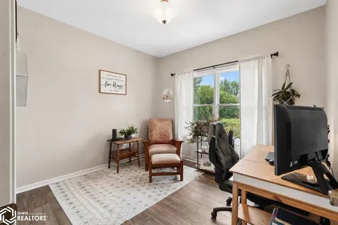 304 E Oak Circle New Sharon IA 50207