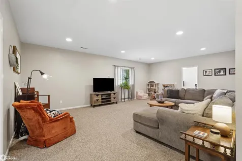 304 E Oak Circle New Sharon IA 50207