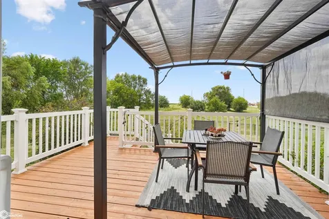 304 E Oak Circle New Sharon IA 50207