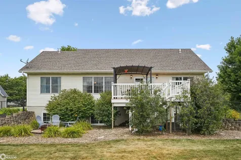 304 E Oak Circle New Sharon IA 50207