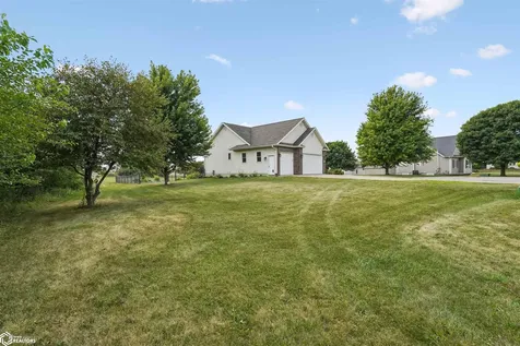 304 E Oak Circle New Sharon IA 50207