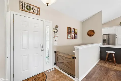 304 E Oak Circle New Sharon IA 50207