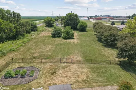 304 E Oak Circle New Sharon IA 50207