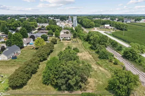 304 E Oak Circle New Sharon IA 50207