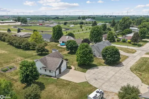 304 E Oak Circle New Sharon IA 50207