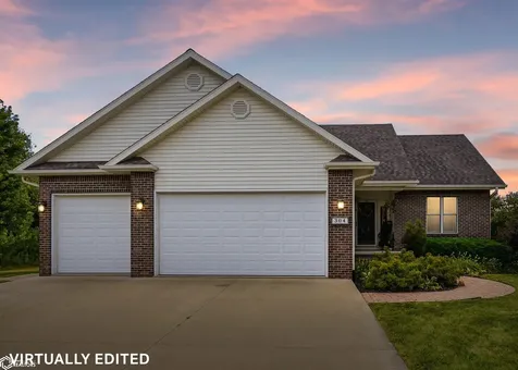 304 E Oak Circle New Sharon IA 50207