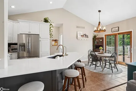304 E Oak Circle New Sharon IA 50207