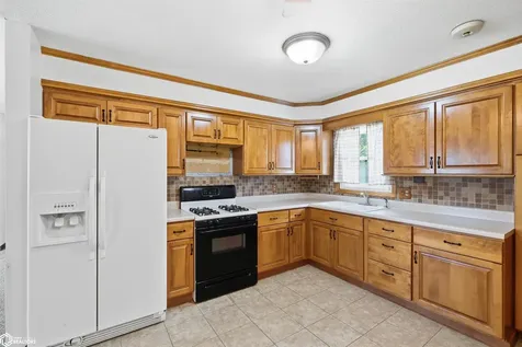 501 Dennis Drive Marshalltown IA 50158