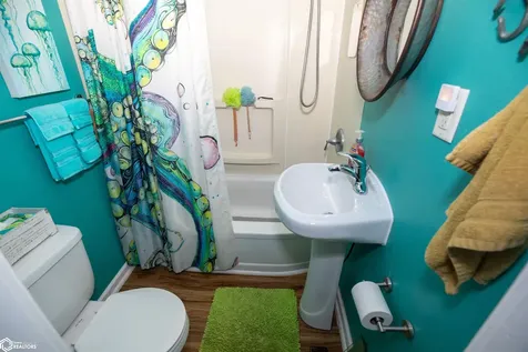 145 Dawley NE Cedar Rapids IA 54202