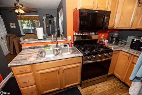 145 Dawley NE Cedar Rapids IA 54202