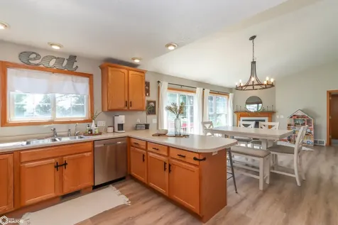 2186 Waters Way Washington IA 52353