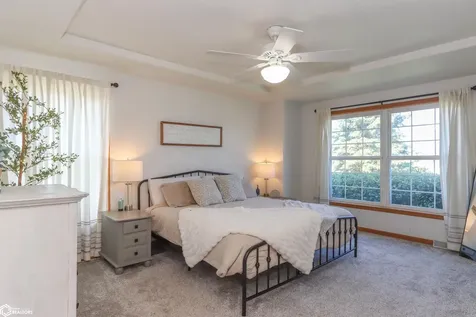 2186 Waters Way Washington IA 52353
