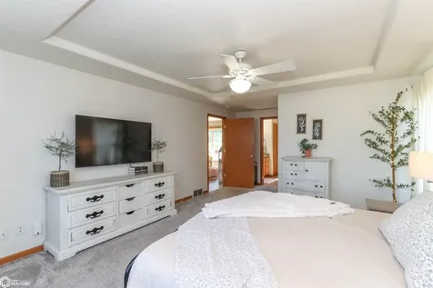 2186 Waters Way Washington IA 52353
