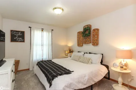 2186 Waters Way Washington IA 52353