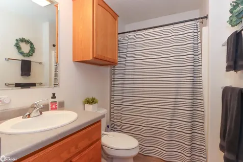 2186 Waters Way Washington IA 52353