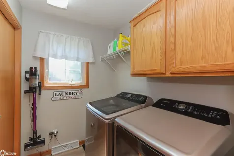 2186 Waters Way Washington IA 52353