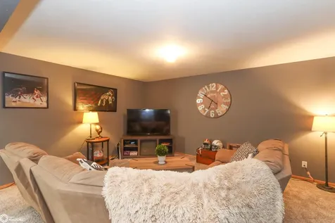 2186 Waters Way Washington IA 52353