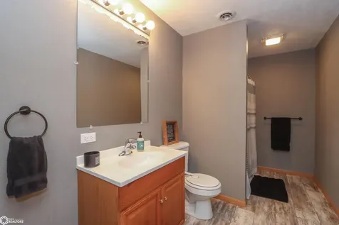 2186 Waters Way Washington IA 52353