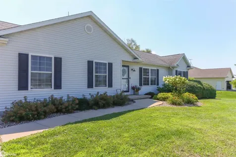 2186 Waters Way Washington IA 52353
