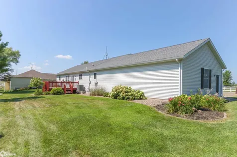 2186 Waters Way Washington IA 52353