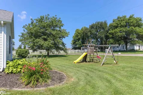 2186 Waters Way Washington IA 52353