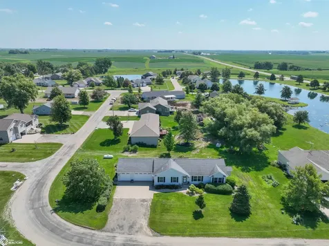 2186 Waters Way Washington IA 52353
