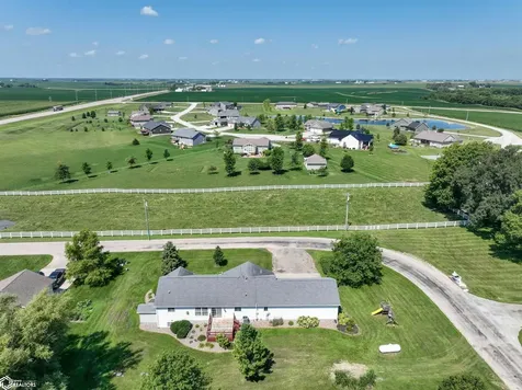 2186 Waters Way Washington IA 52353