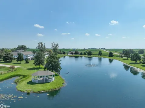 2186 Waters Way Washington IA 52353