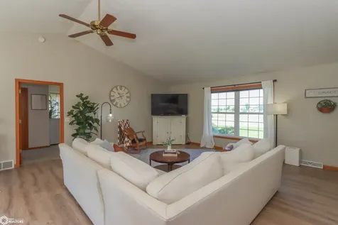 2186 Waters Way Washington IA 52353