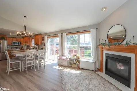 2186 Waters Way Washington IA 52353
