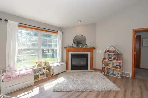 2186 Waters Way Washington IA 52353