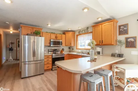 2186 Waters Way Washington IA 52353