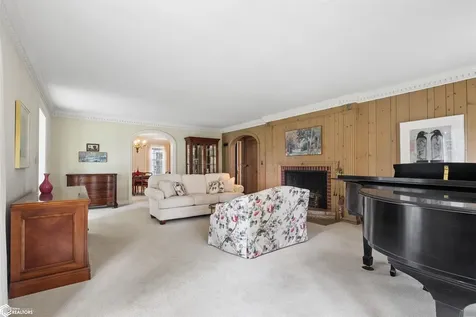 1743 Country Club Lane Marshalltown IA 50158