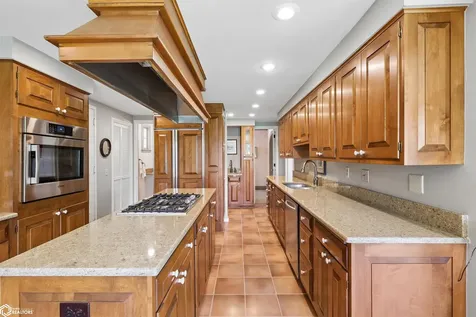 1743 Country Club Lane Marshalltown IA 50158