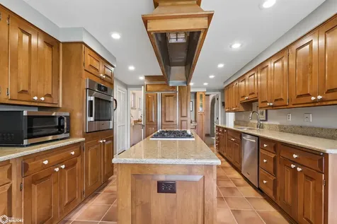 1743 Country Club Lane Marshalltown IA 50158