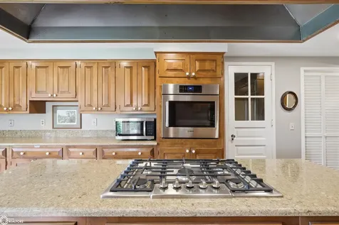 1743 Country Club Lane Marshalltown IA 50158