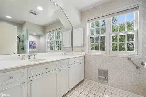 1743 Country Club Lane Marshalltown IA 50158