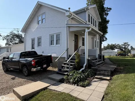 405 E 9th Street Tama IA 52339