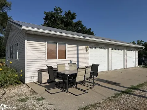 405 E 9th Street Tama IA 52339