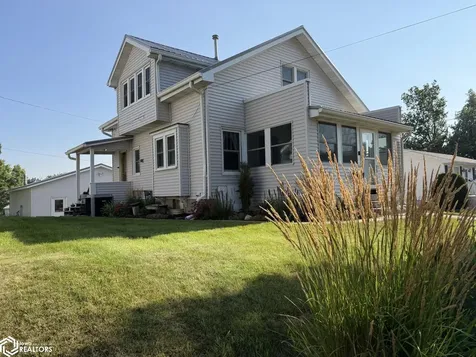 405 E 9th Street Tama IA 52339